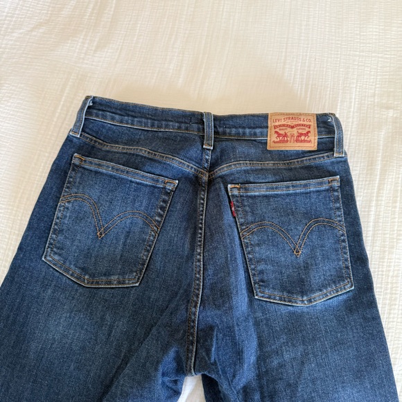 Levi's Women's Skinny Jeans - Dark Wash Blue - Picture 5 of 10